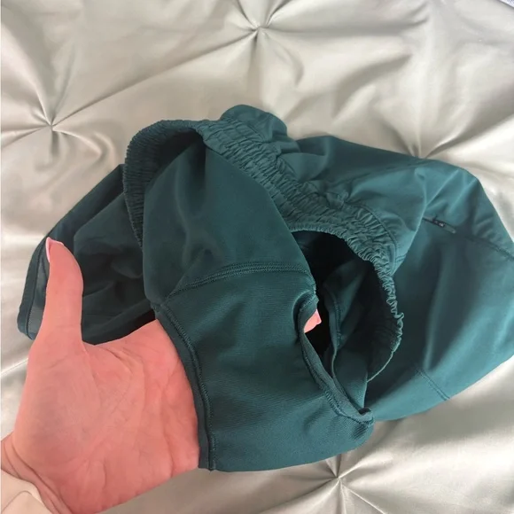 Lululemon Athletica Green Athletic Shorts Lightweight Moisture-Wicking - Picture 4 of 6